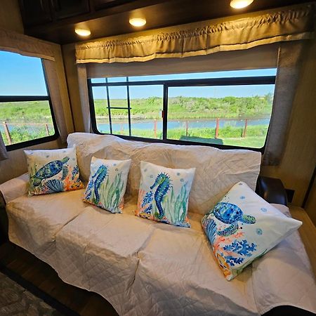 Hailey'S Beach-N-Bay Rv Resort Gilchrist 외부 사진